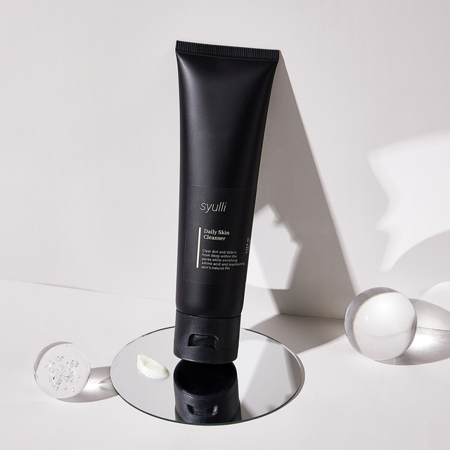 غسول وجه للرجال ذو علامة خاصة للتنظيف العميق ومزيل الرؤوس السوداء والتحكم في الزيت