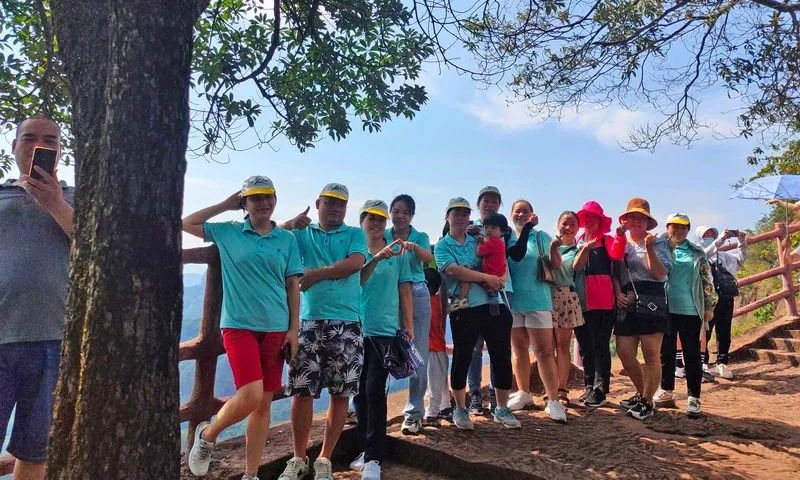 أنشطة بناء فريق الراين لمستحضرات التجميل