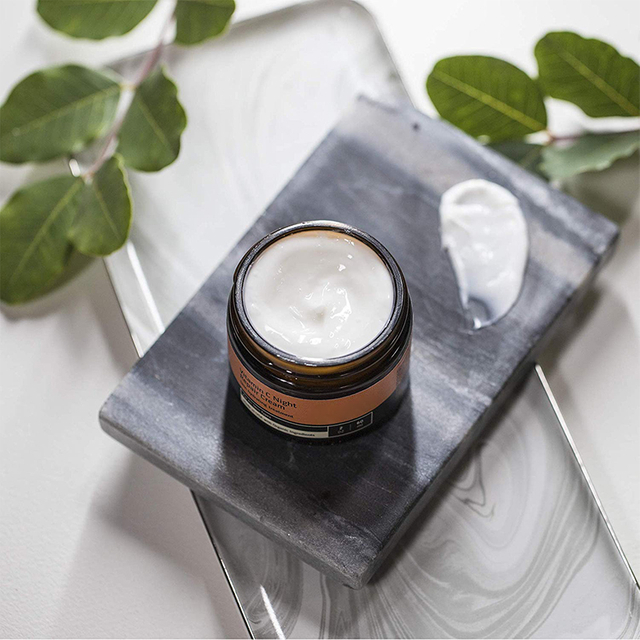 كريم الوجه المضاد للشيخوخة بفيتامين C ذو العلامة الخاصة